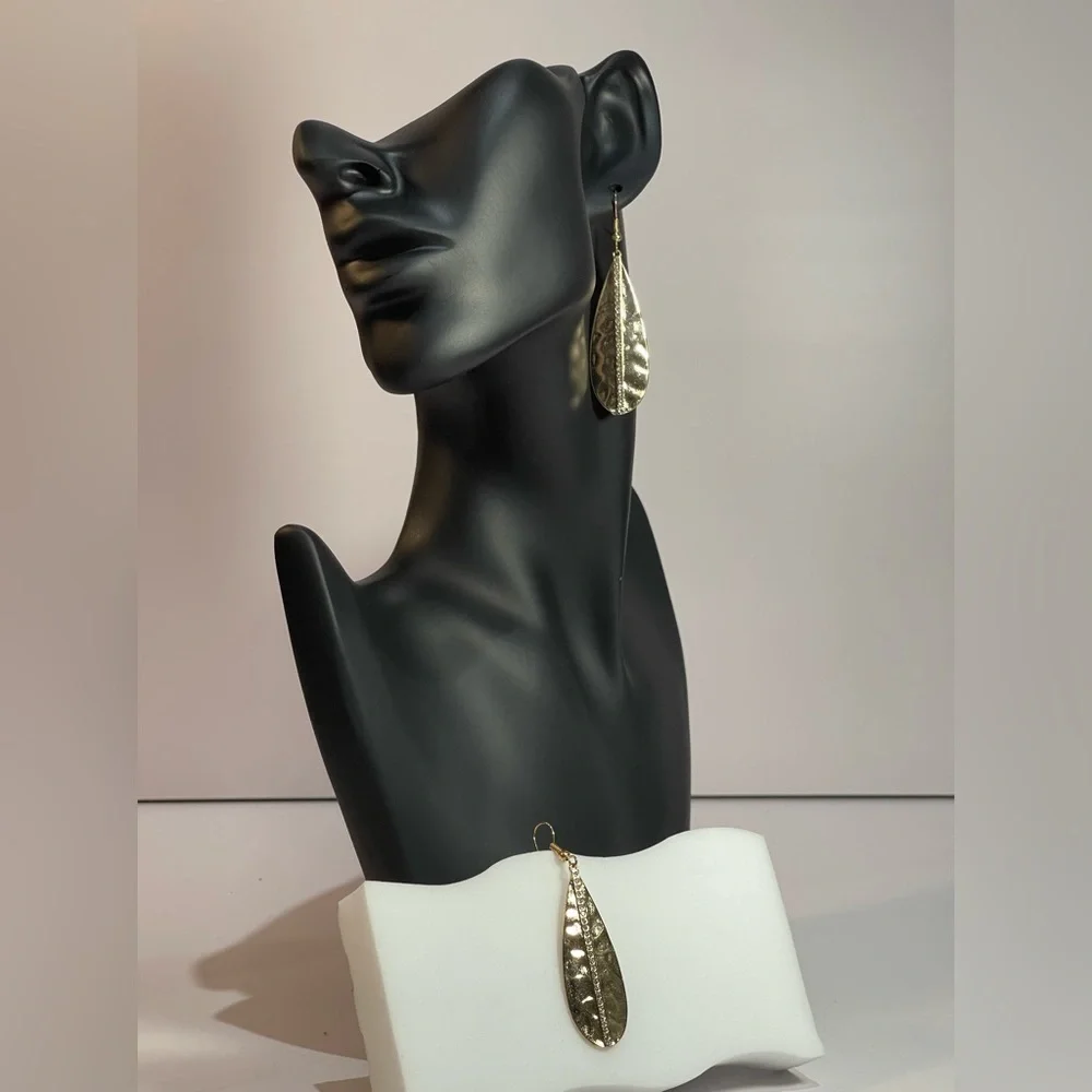 NWOT Gold Tone Leaf Earrings With Rhinestones